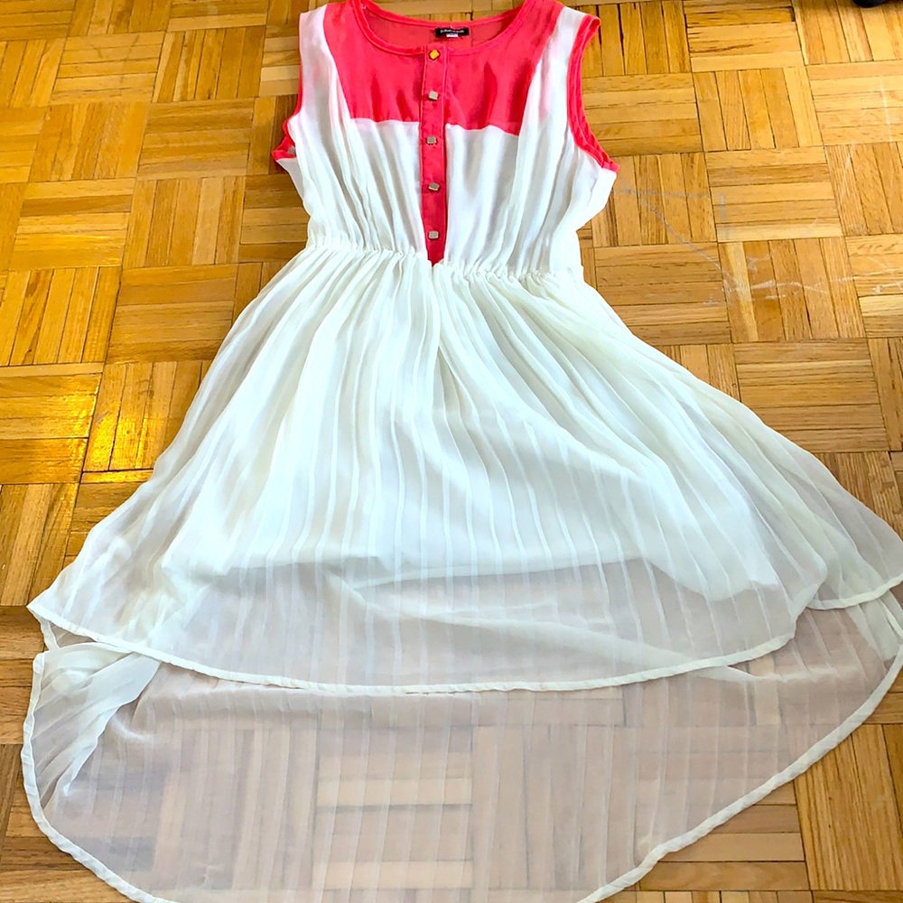 Sleeveless, lightweight, fashionable, high low